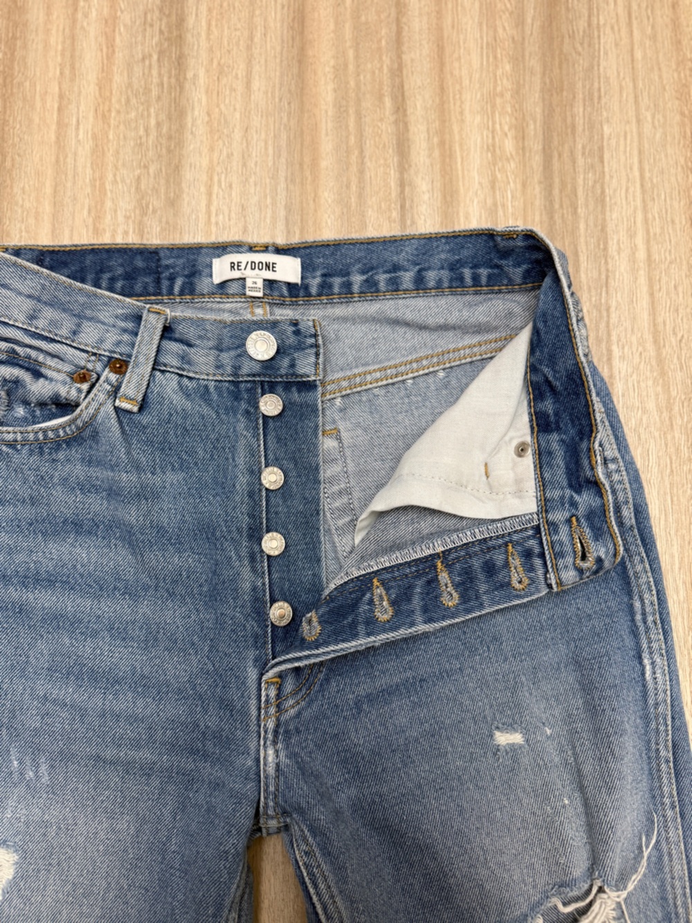 Re/Done 90’s High Rise Loose Jean Size Size 26 in Color Medium Destroyed - Picture 3 of 16
